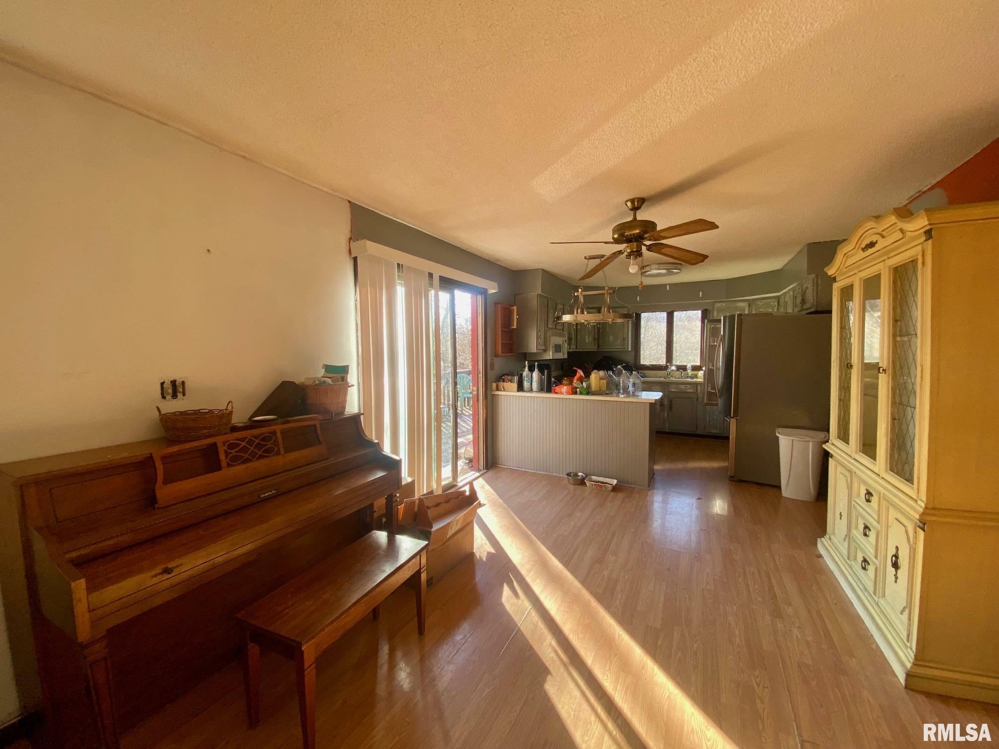 Property Photo: 1005 S Pine Tree Drive IL 62918