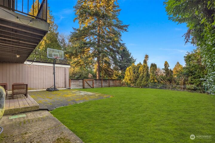 Property Photo:  10204 SE 8th Street  WA 98004 