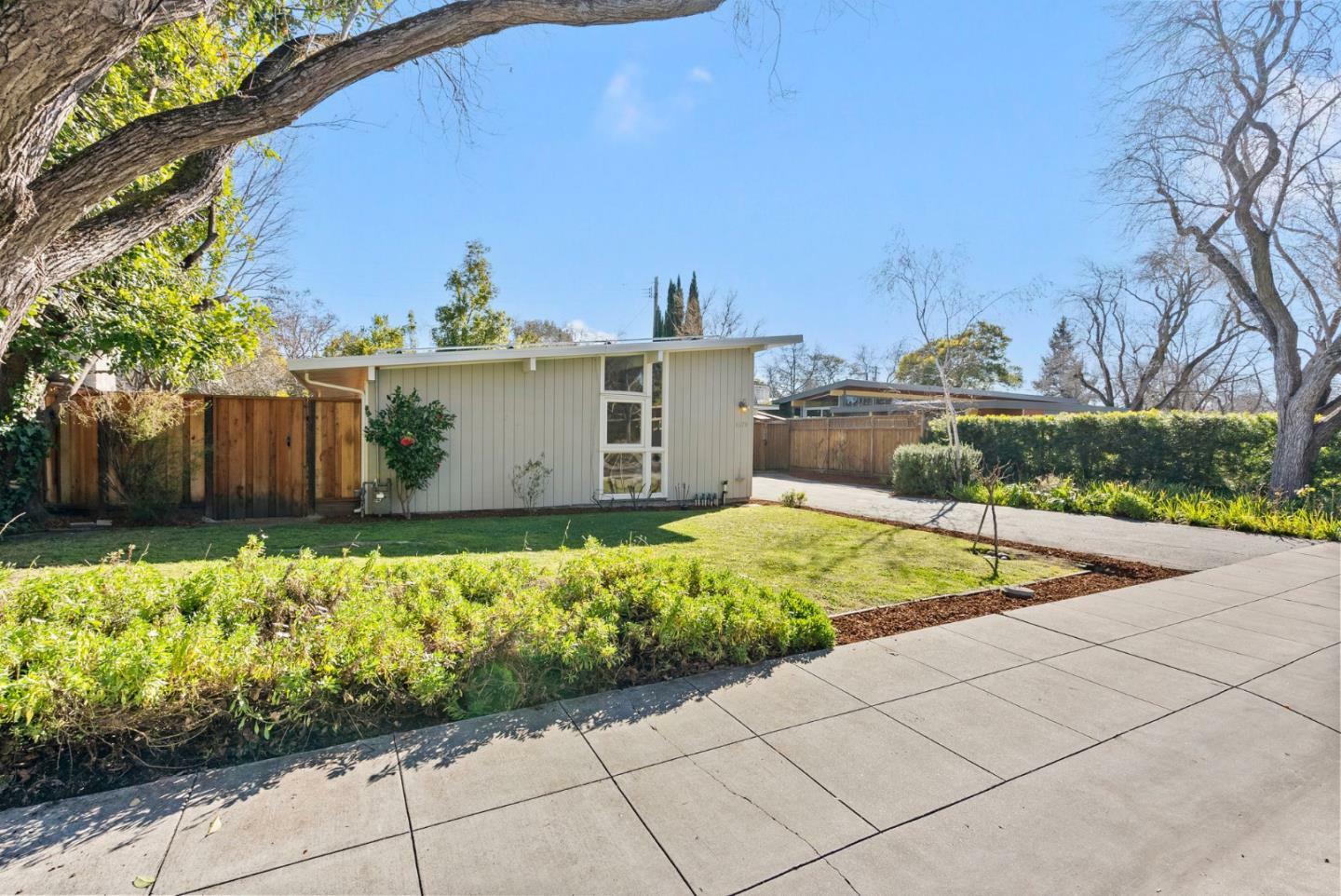 Property Photo:  1079 Moffett Circle  CA 94303 