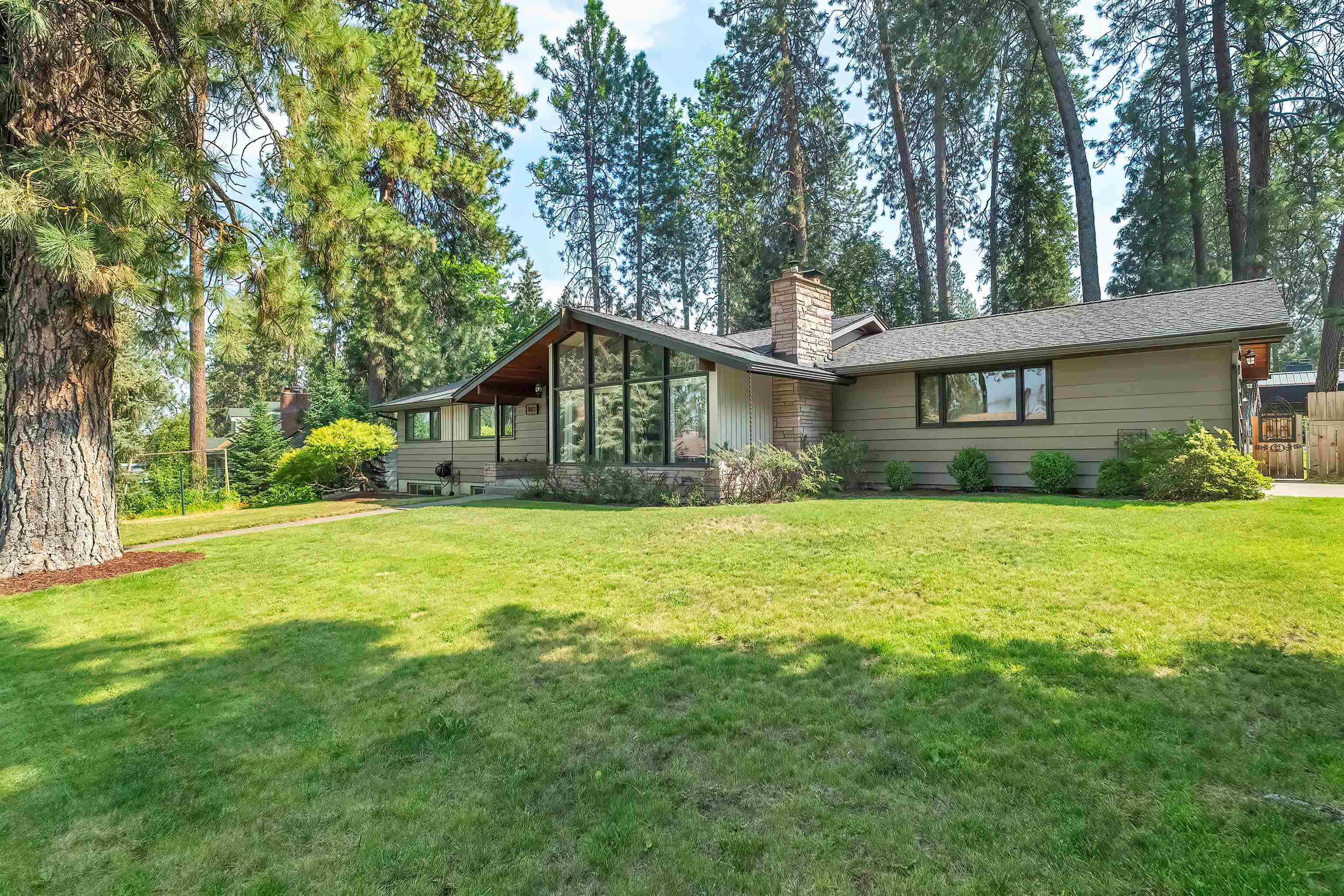 Property Photo:  1013 W Briar Cliff Dr  WA 99218 