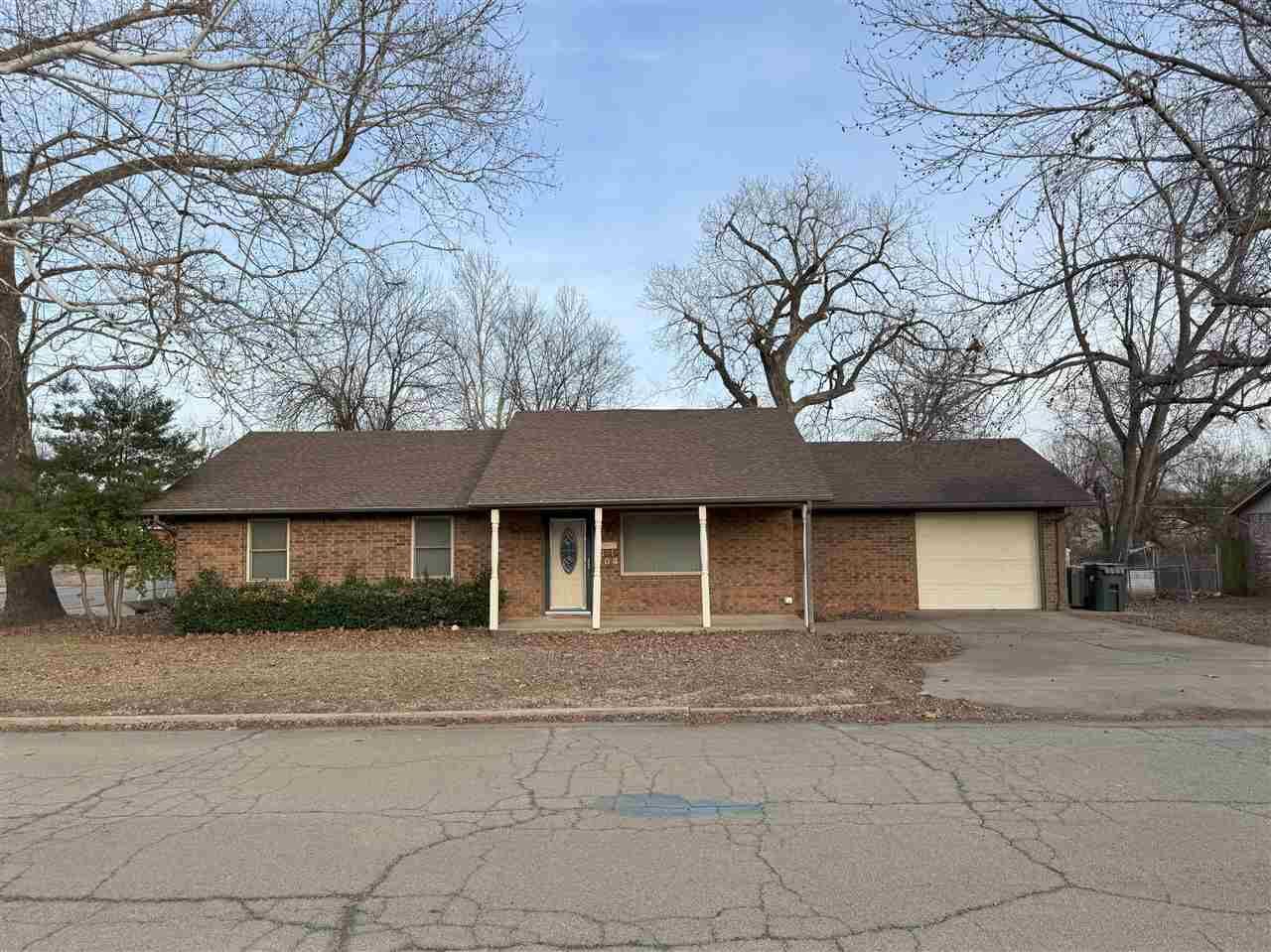 Property Photo:  704 S Michigan Avenue  OK 74023 