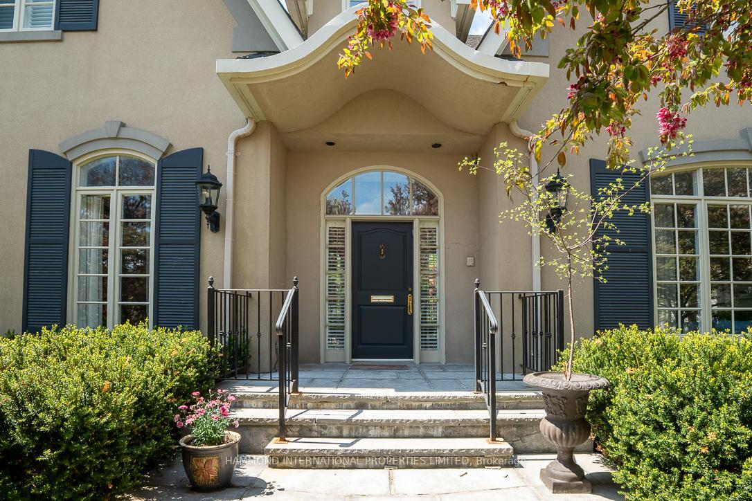 Property Photo: 17 Bayview Ridge N/A ON M2L 1E3
