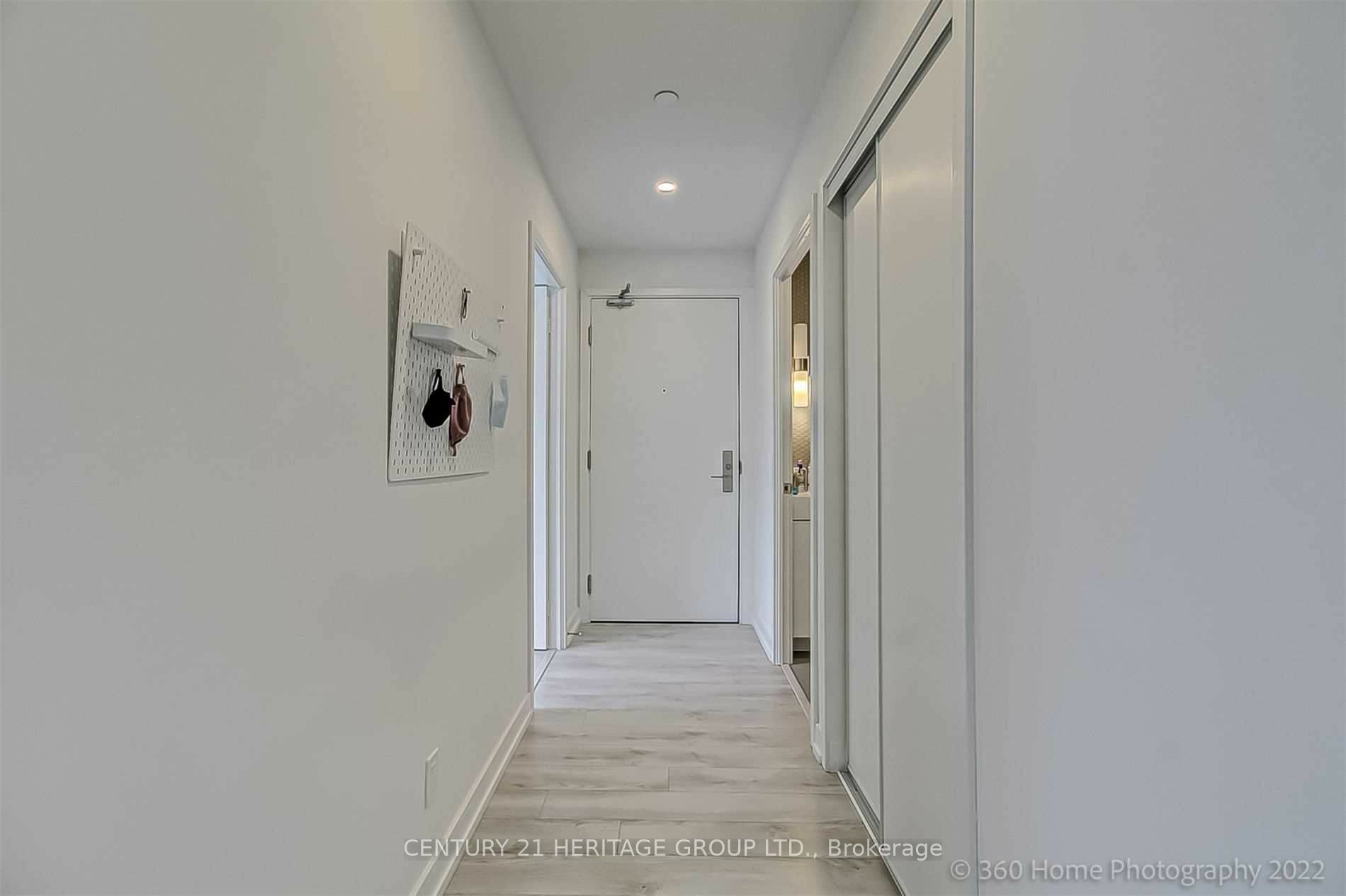 Property Photo:  33 Helendale Ave 1011  ON M4R 0A4 