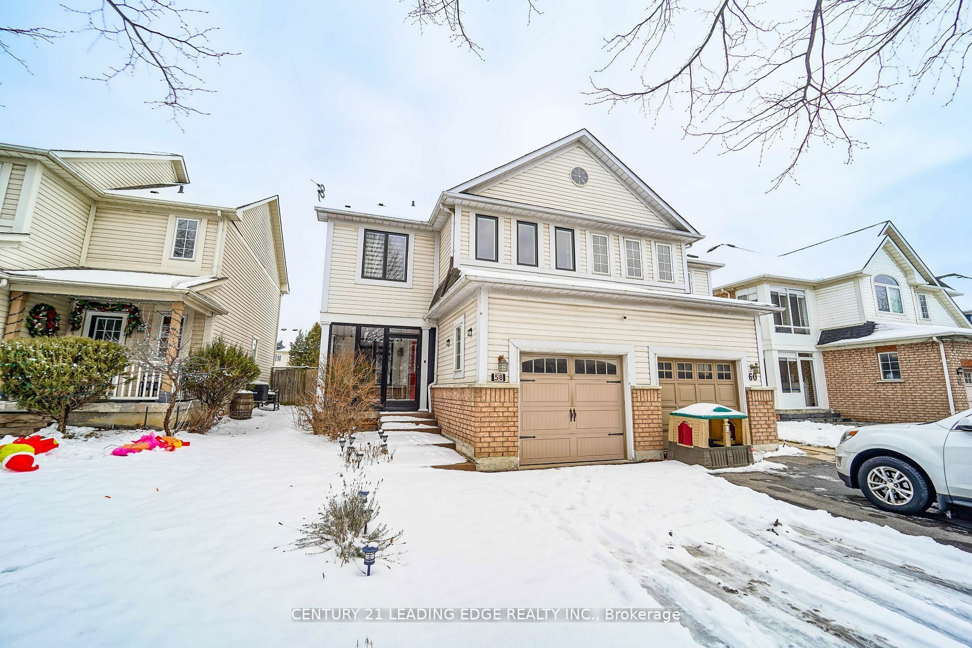 Property Photo:  58 Regatta Cres Upper  ON L1N 9V3 