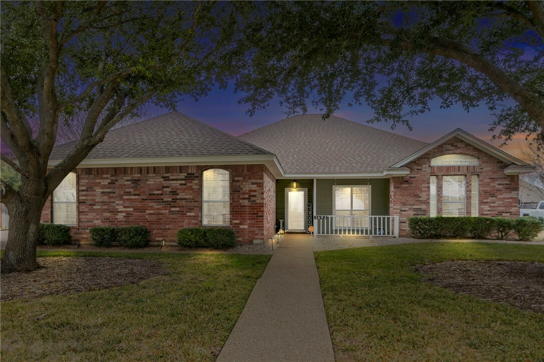 Property Photo:  1693 W Tate Avenue  TX 76706 