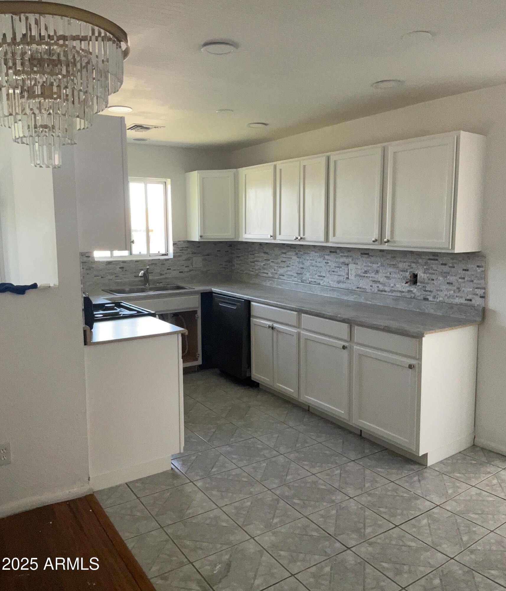 Property Photo: 1109 E Caldwell Street AZ 85042