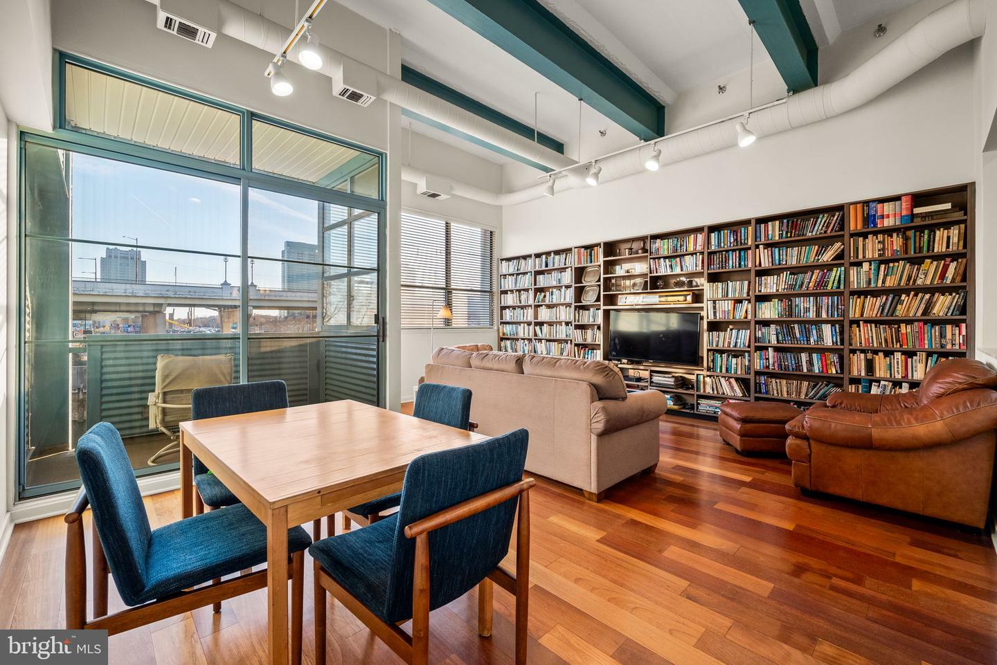 Property Photo: 3 N Chris Columbus Boulevard Pl216 PA 19106