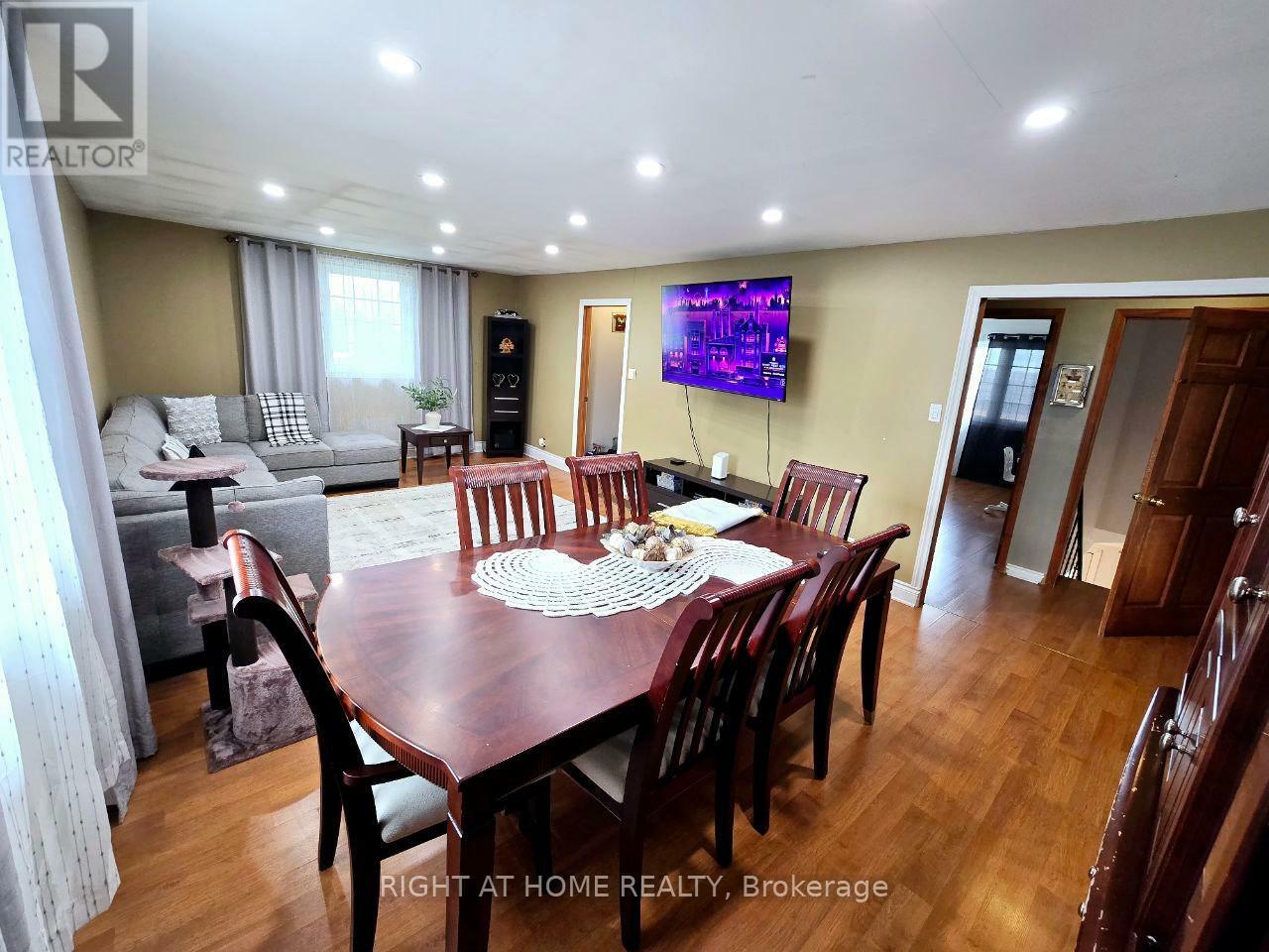 Property Photo:  1196 Rainbow Street  ON K1J 6X9 