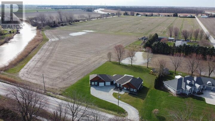 Photo de la propriété: 4011 Dufferin Avenue ON N8A 4M7