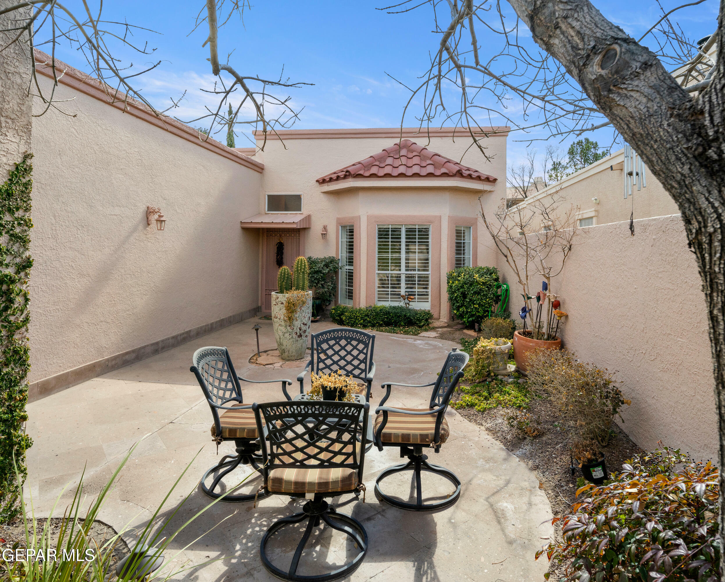 Property Photo: 1038 Los Jardines Circle TX 79912
