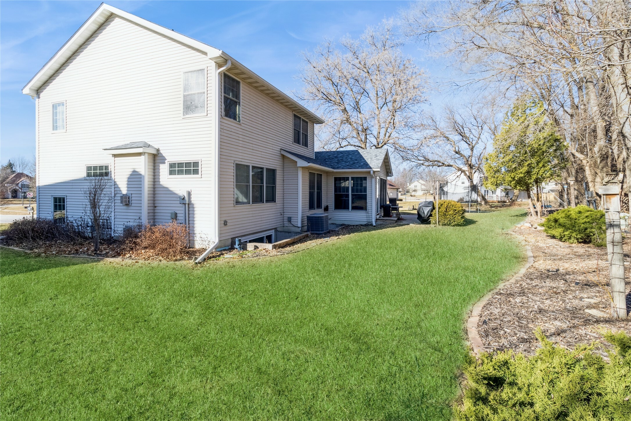 Property Photo:  800 Vermont Circle  IA 50014 