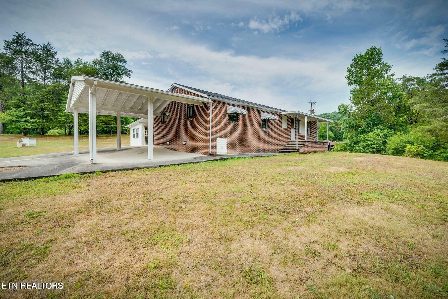 Property Photo: 1184 Raccoon Valley Rd TN 37807