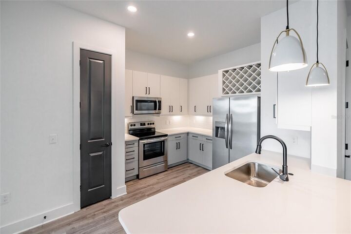 Property Photo: 1420 Lakefront Drive 3323 FL 34240