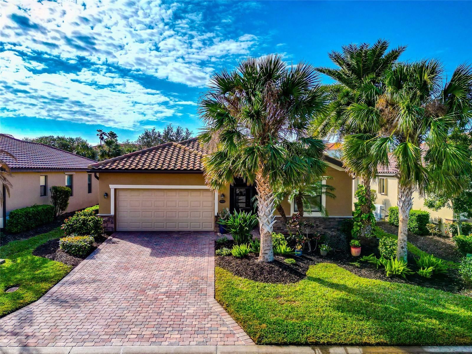 Property Photo:  6814 Willowshire Way  FL 34212 