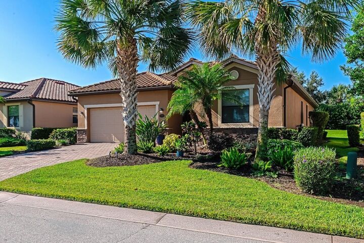 Property Photo:  6814 Willowshire Way  FL 34212 