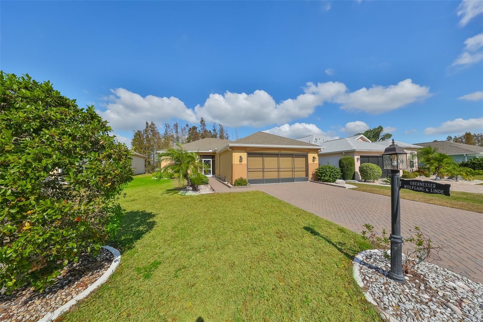 Property Photo:  1123 Emerald Dunes Drive  FL 33573