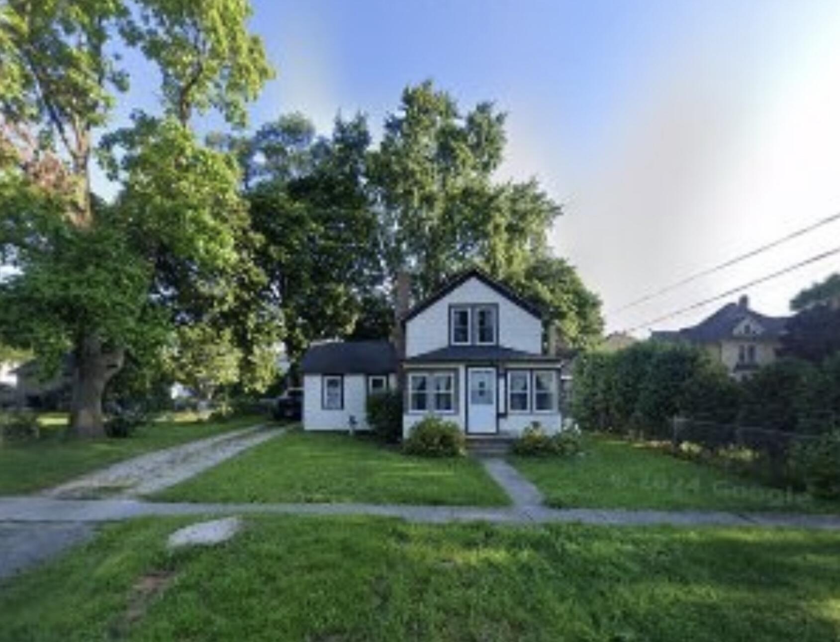 10 W Rockwell St  Elkhorn WI 53121 photo
