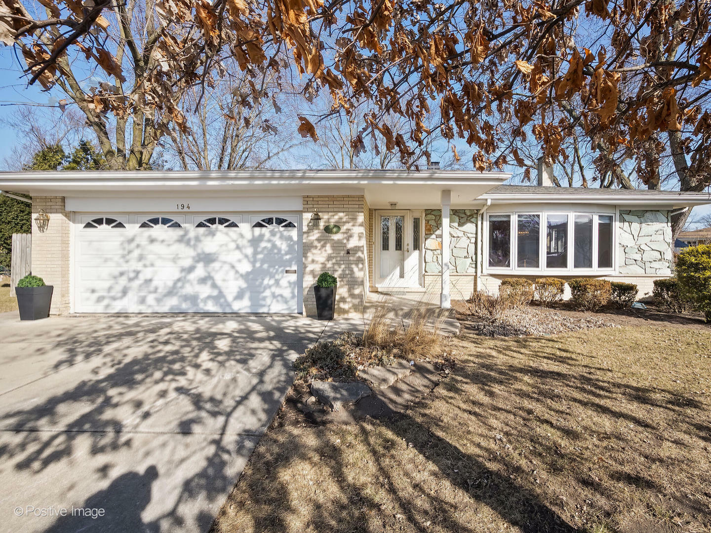 Property Photo:  194 Brentwood Drive  IL 60016 