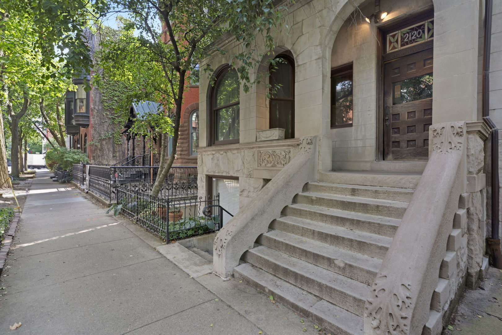 Property Photo: 2120 N Cleveland Avenue 1 IL 60614