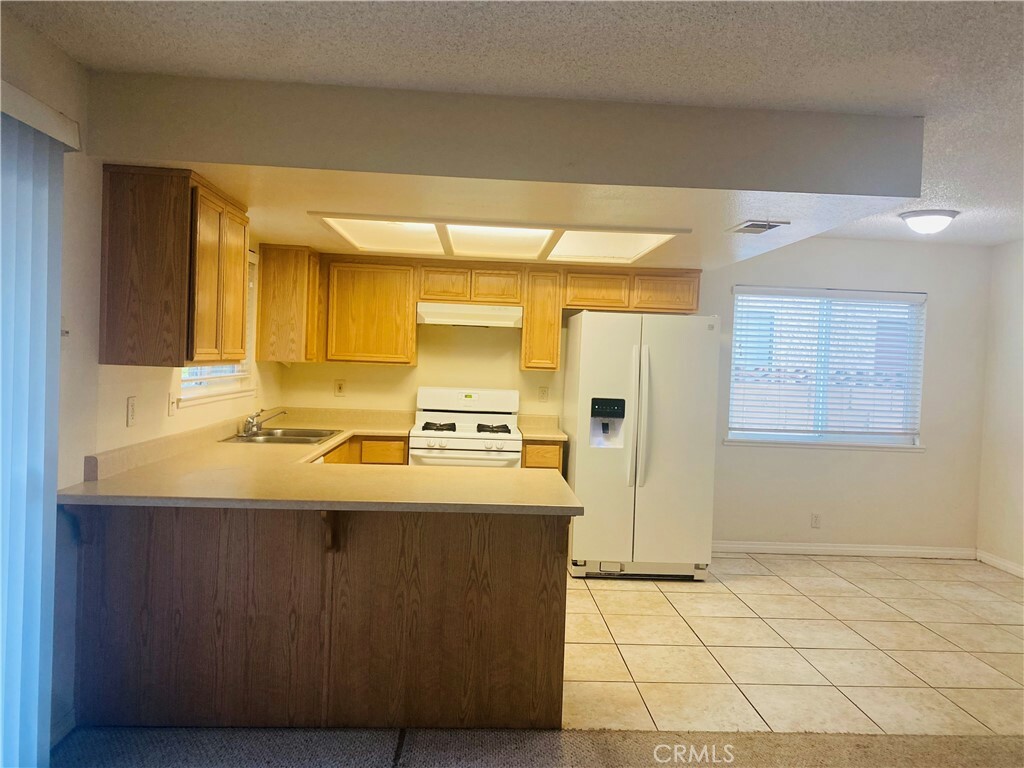 Property Photo: 44504 Watford Avenue CA 93535