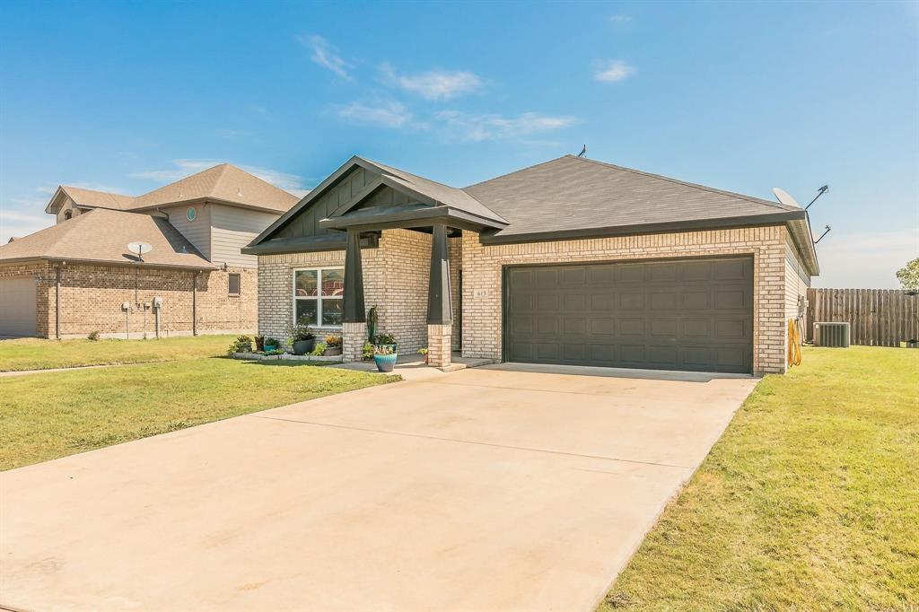 Property Photo: 613 Mathew Street TX 76050