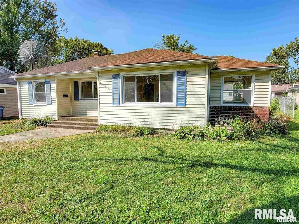 Property Photo:  1033 N State Road  IL 62839 