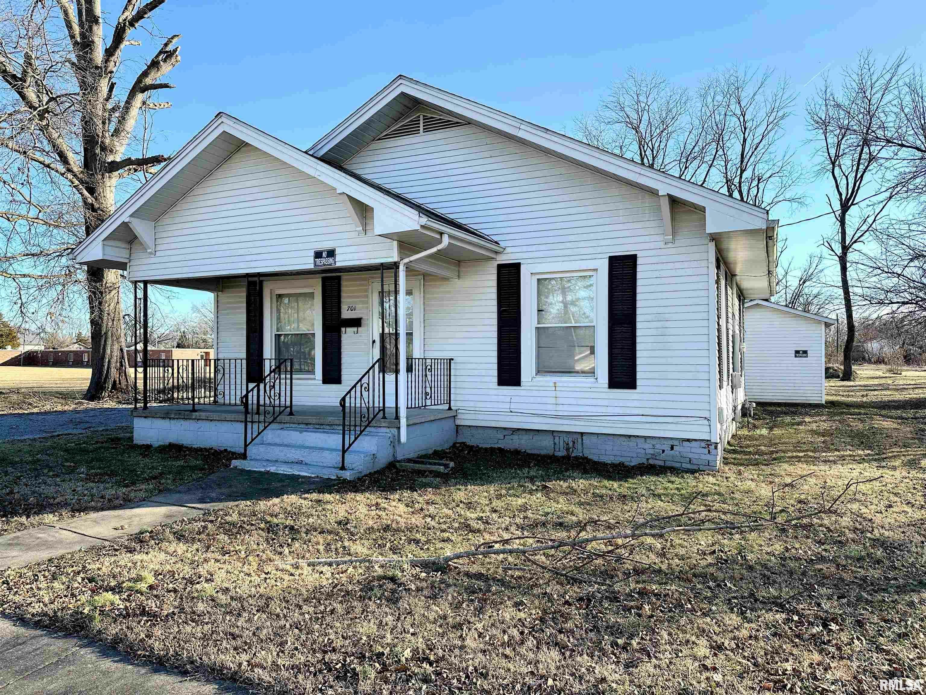 Property Photo:  701 W Church Street  IL 62946 