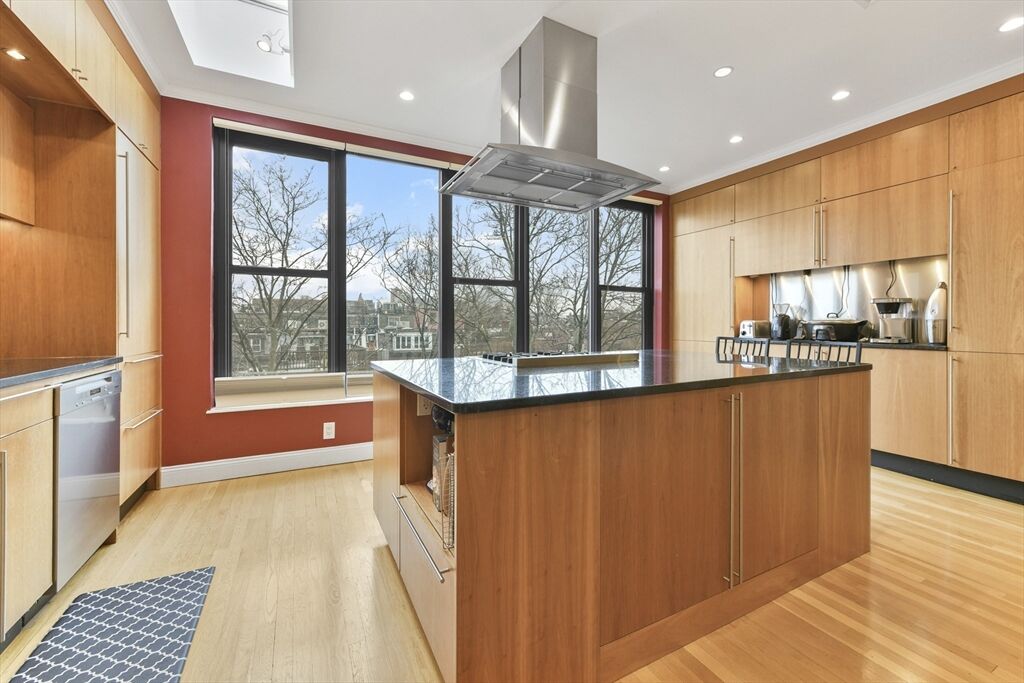 Property Photo: 92 Chandler 3 MA 02118