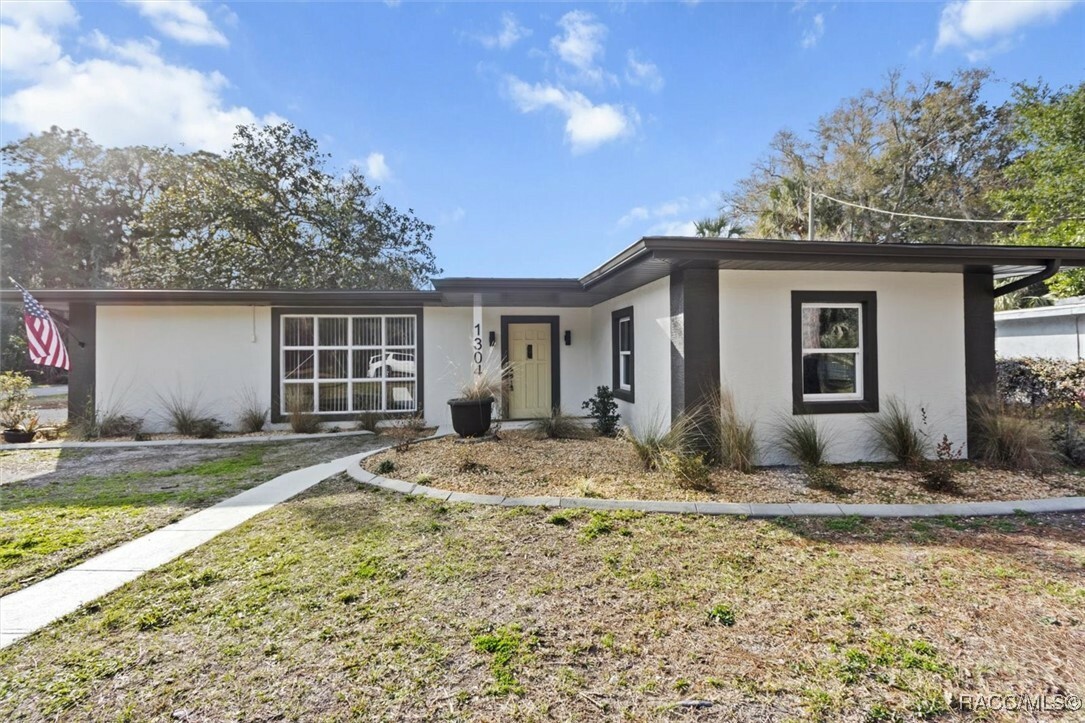 Property Photo:  1304 NE 5th Avenue  FL 34428 