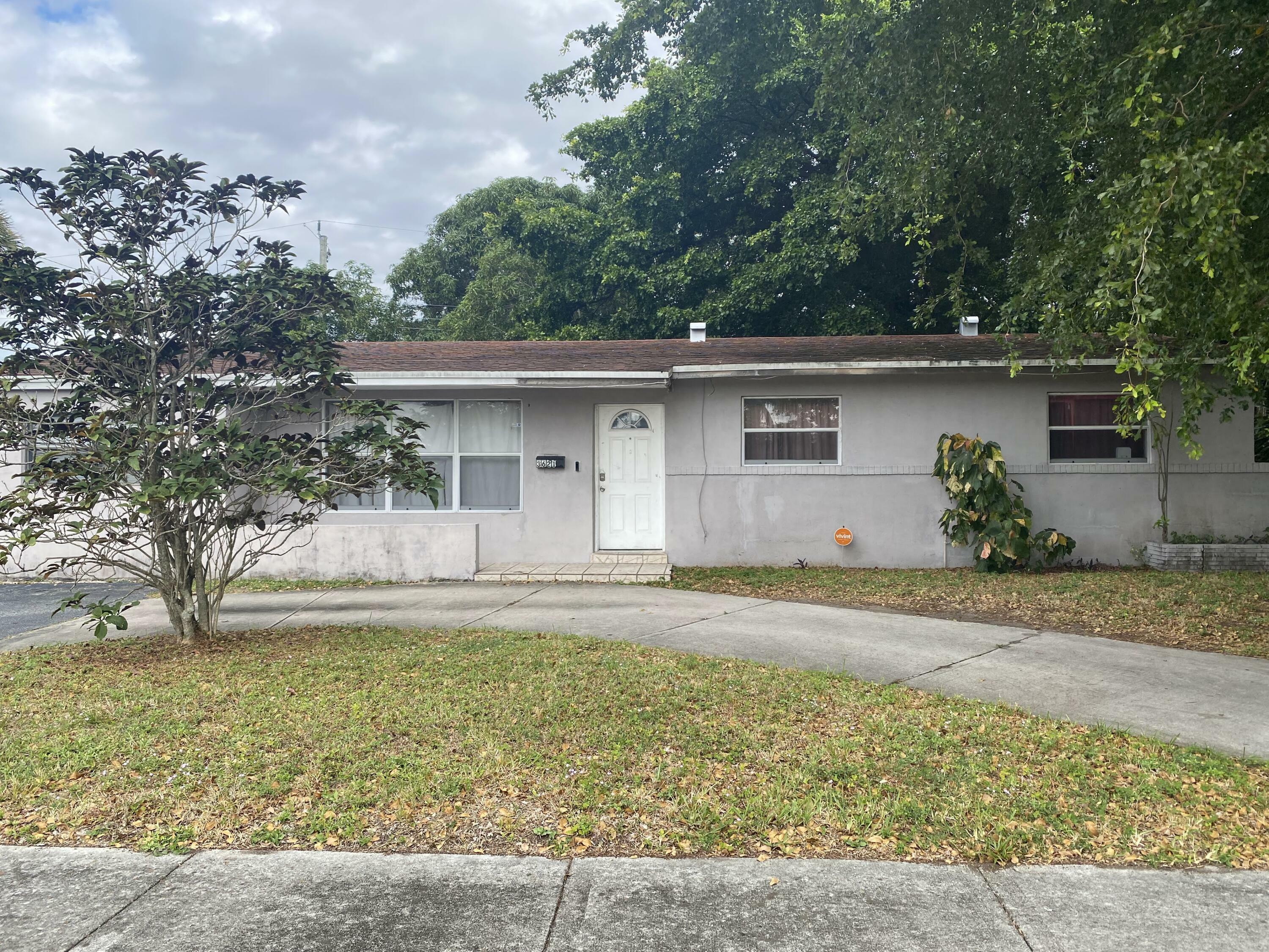 Property Photo:  3621 NW 6th Place  FL 33311 