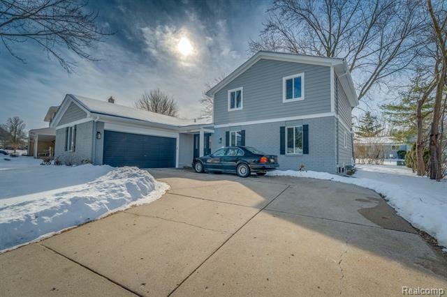 2665 Armstrong Dr.  Orion Twp MI 48360 photo