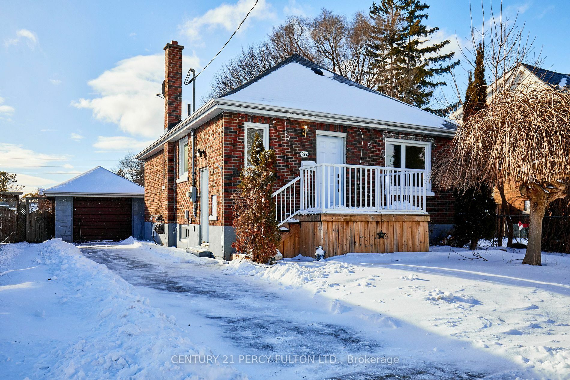 Photo de la propriété:  272 Huron St  ON L1H 5E7 