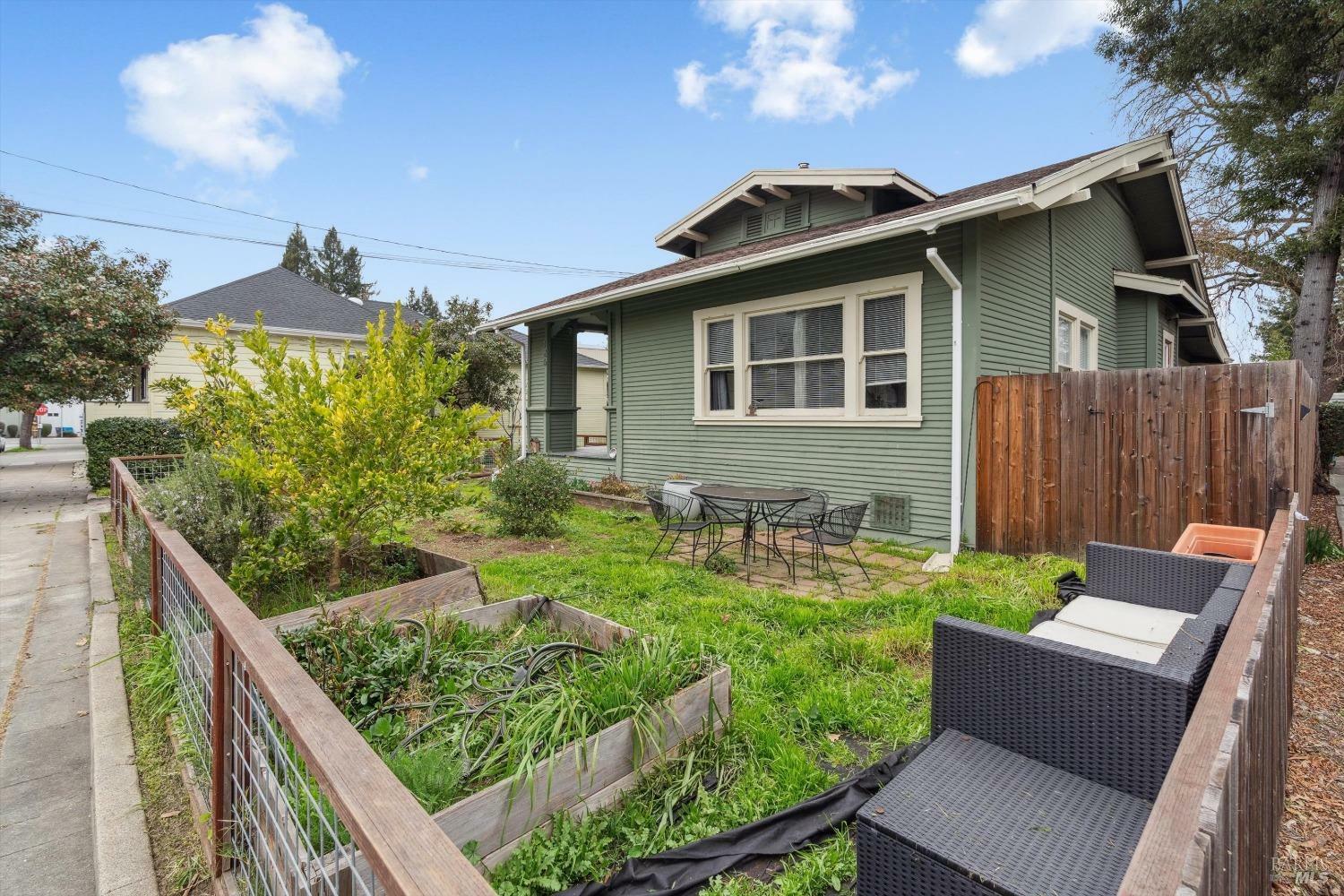 Property Photo:  126 Leland Street  CA 95404 