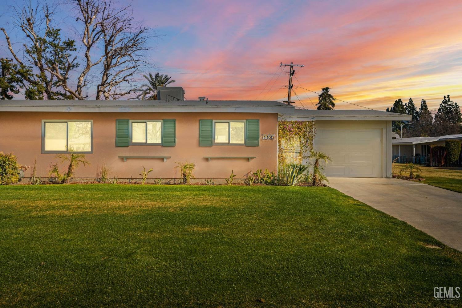 Property Photo:  1120 Pebble Beach Drive  CA 93309 