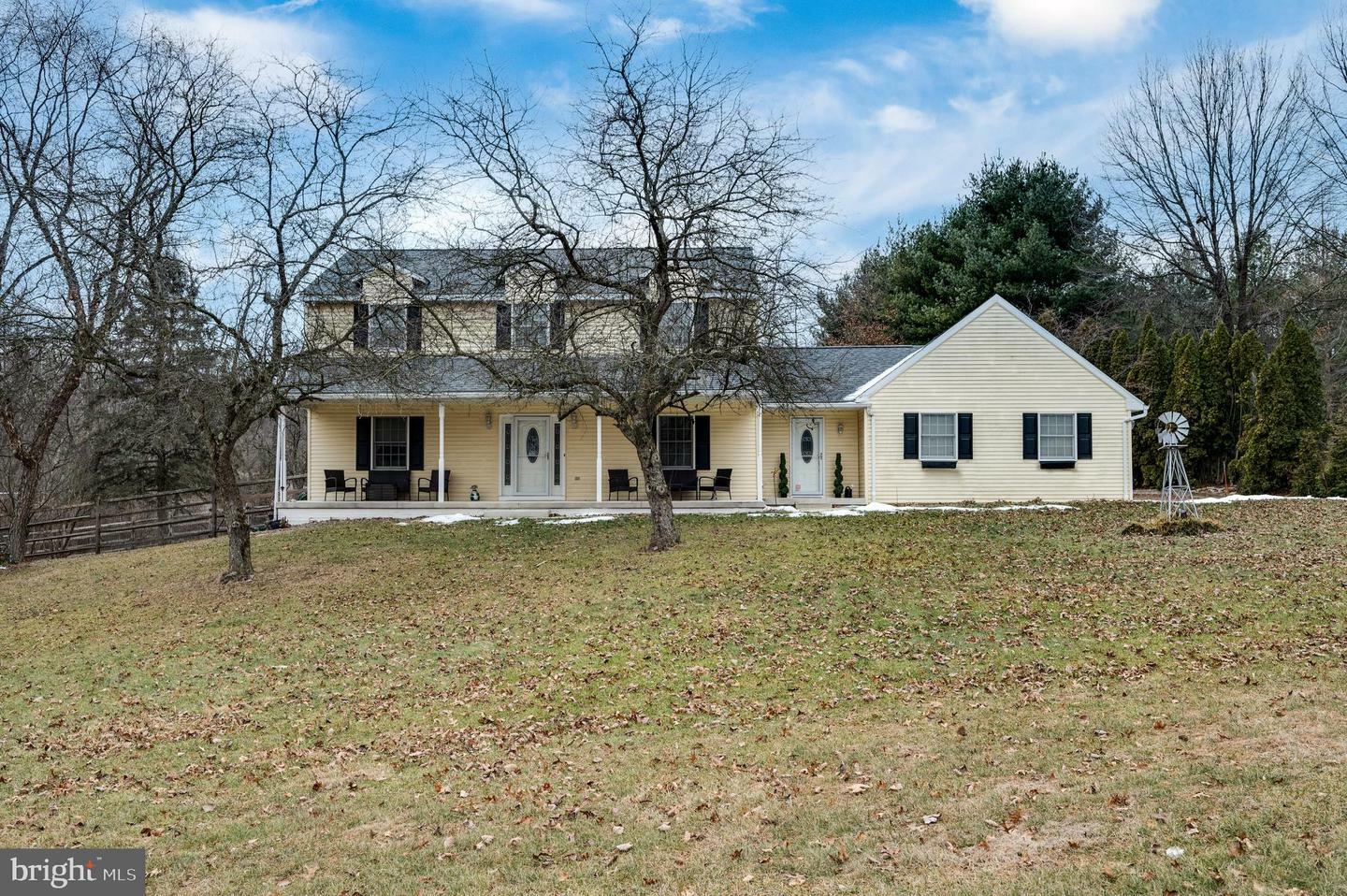 Property Photo:  10 Twin Oak Drive  PA 19533 