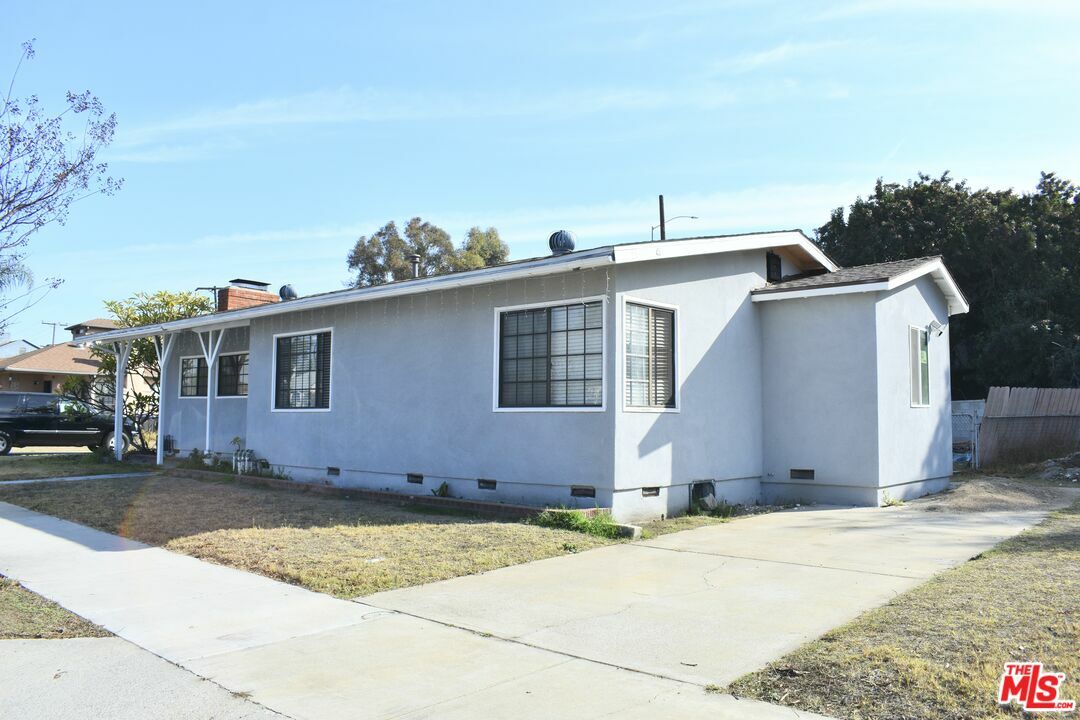 Property Photo:  812  W Fernfield Dr  CA 91754 