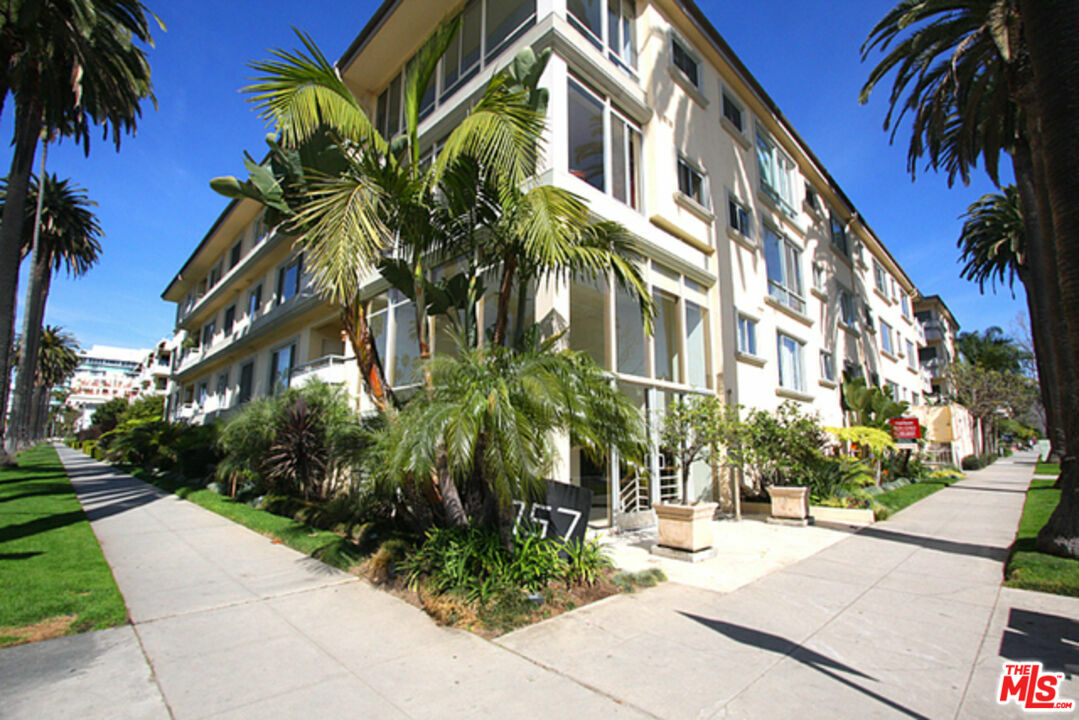 Property Photo:  757  Ocean Ave 314  CA 90402 