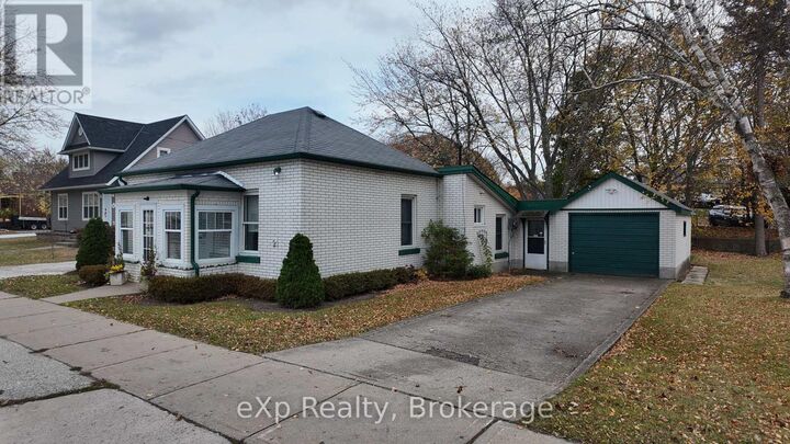 Property Photo: 21 Grosvenor Street North ON N0H 2L0