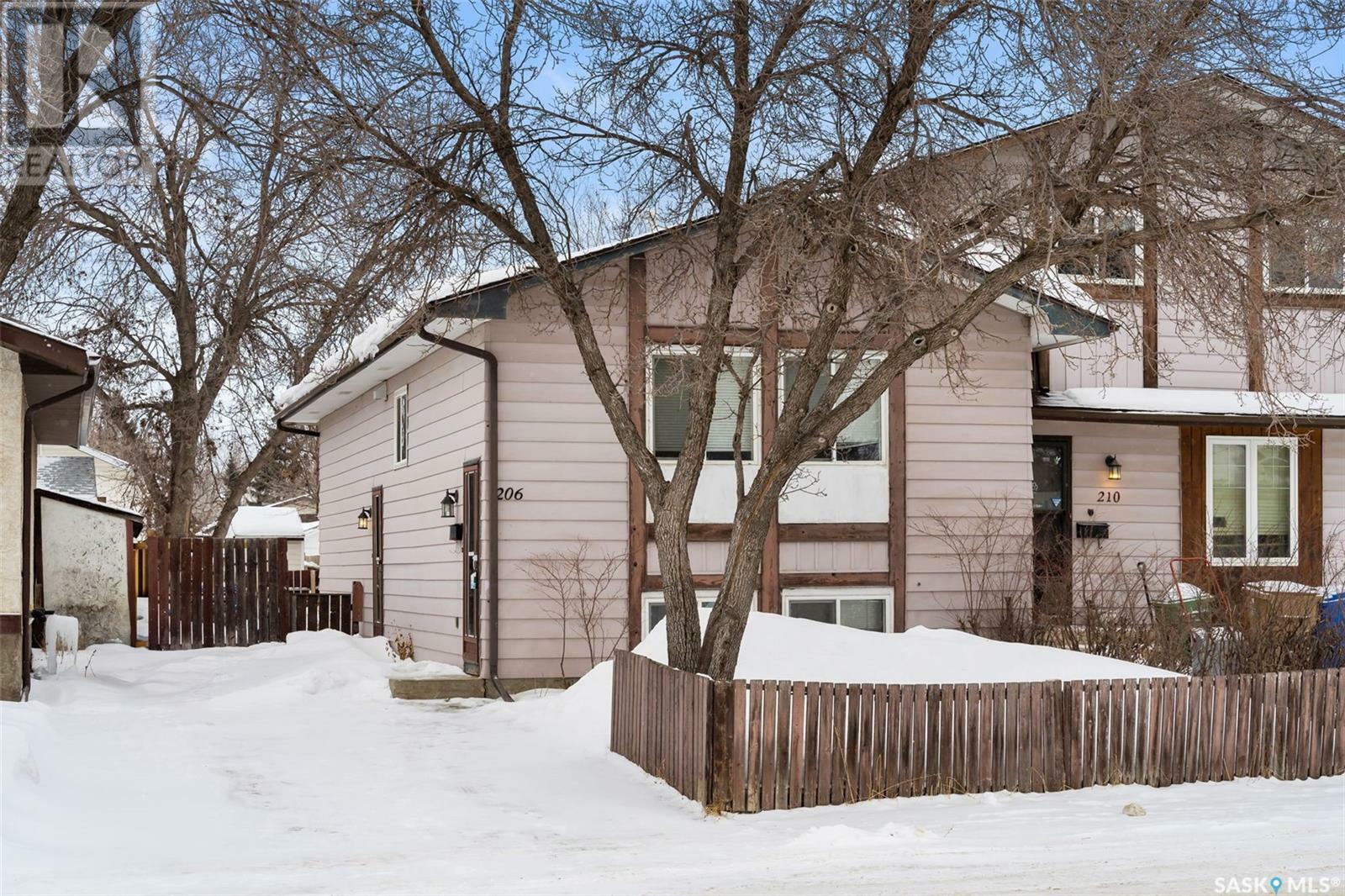 Property Photo:  206 Thomson Avenue  SK S4N 5L4 