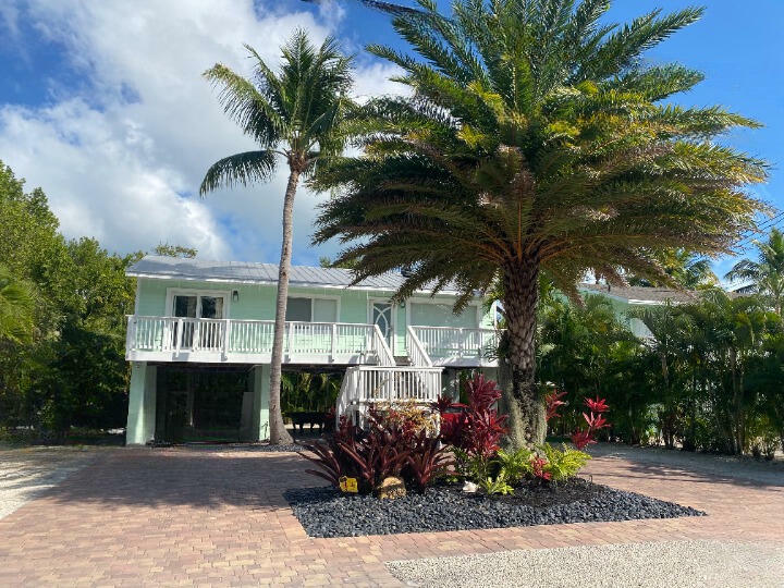 Property Photo: 880 La Paloma Road FL 33037