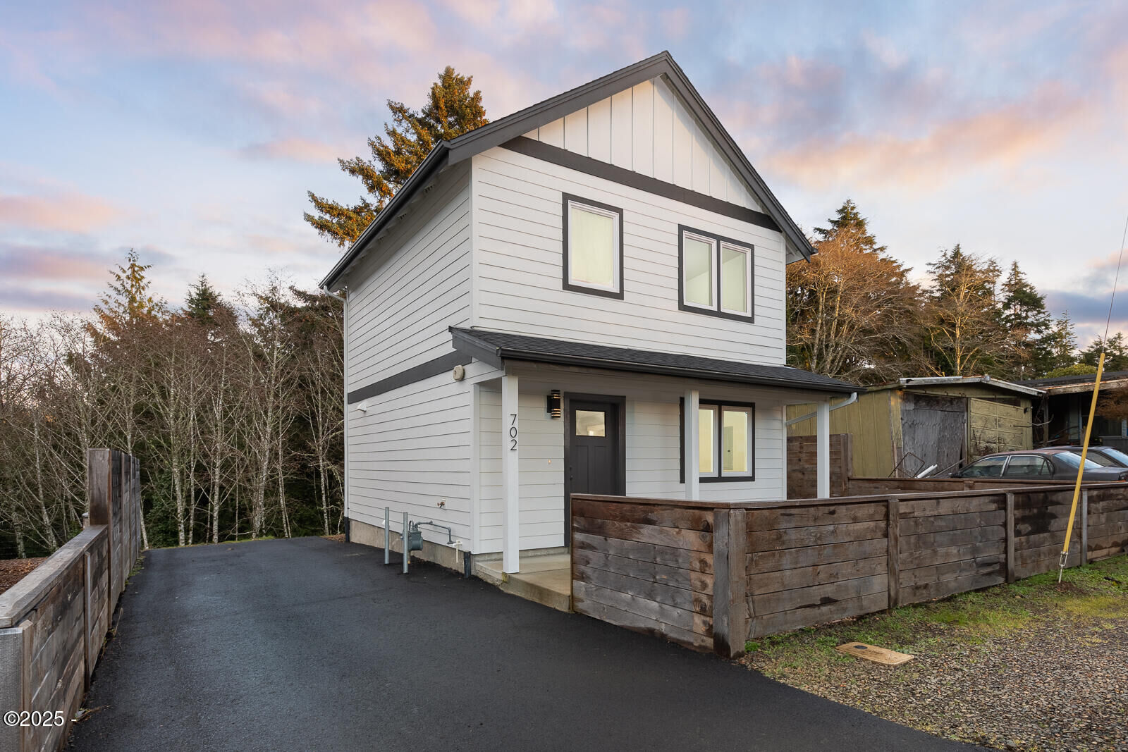 Property Photo:  702 SE Reef Avenue  OR 97367