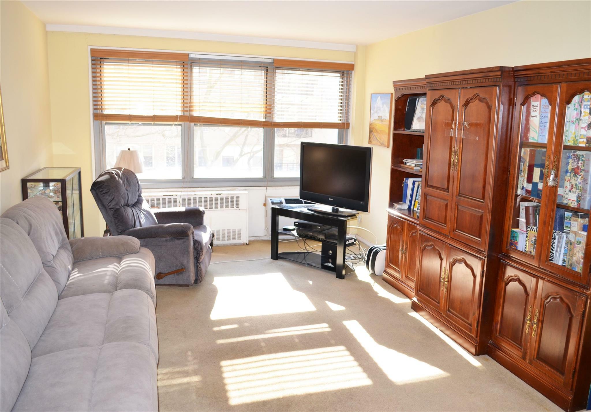 Property Photo:  56 Doyer Avenue 3D  NY 10605 