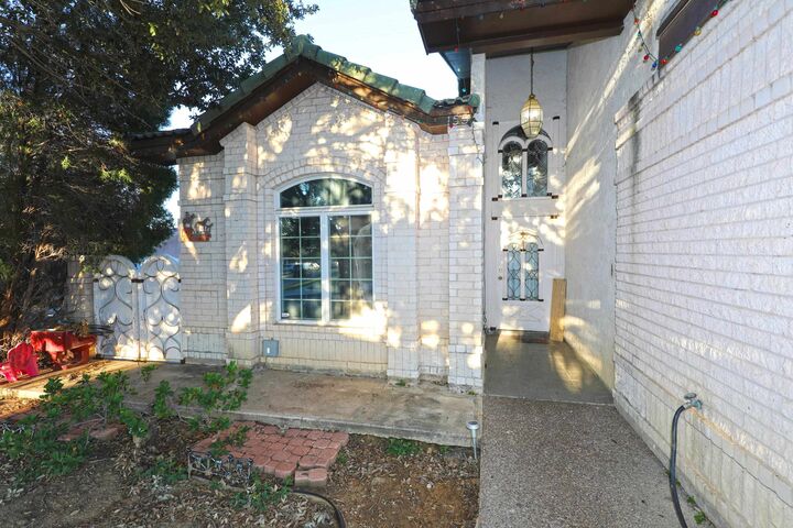 Property Photo: 155 Knoll Ave TX 78045