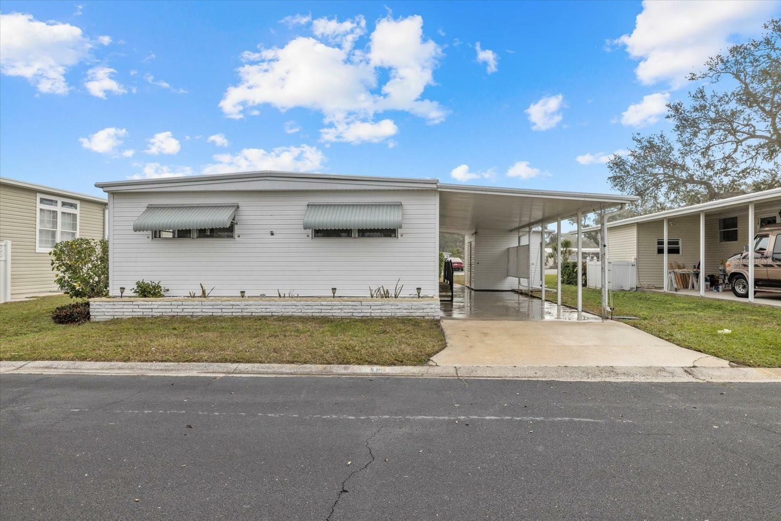 Property Photo: 115 White Oak Way FL 34237