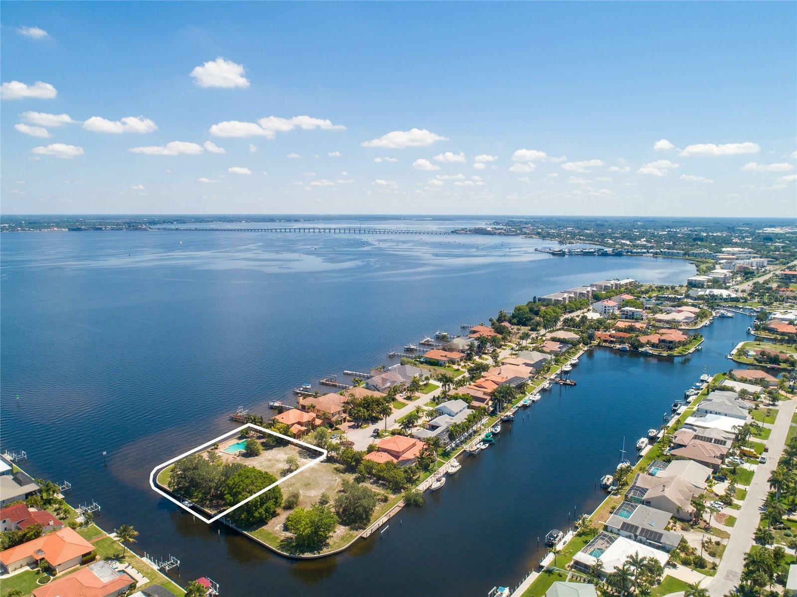 Property Photo:  2100 Jamaica Way  FL 33950 