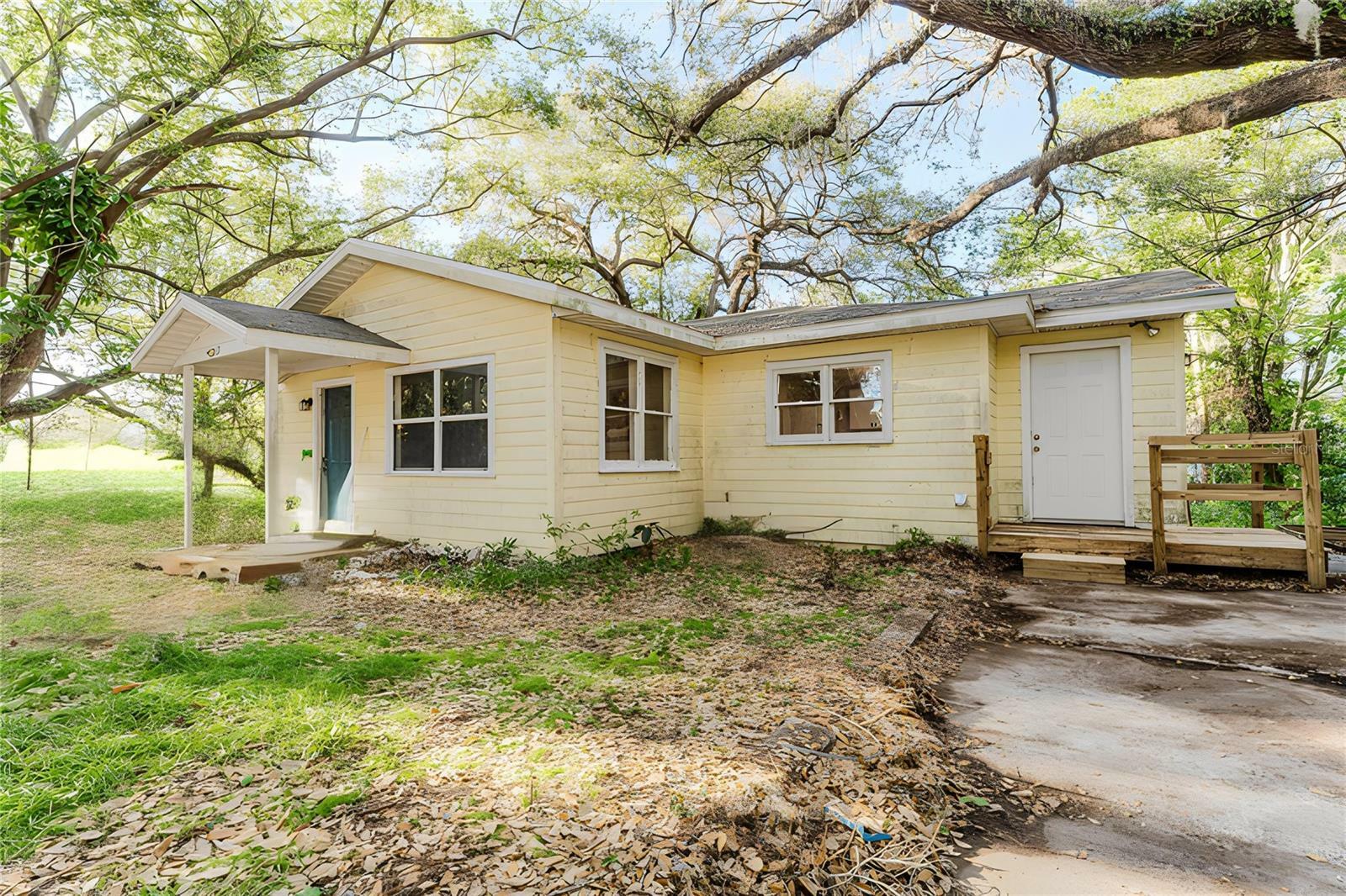 Property Photo: 1032 W 2nd Street FL 32771