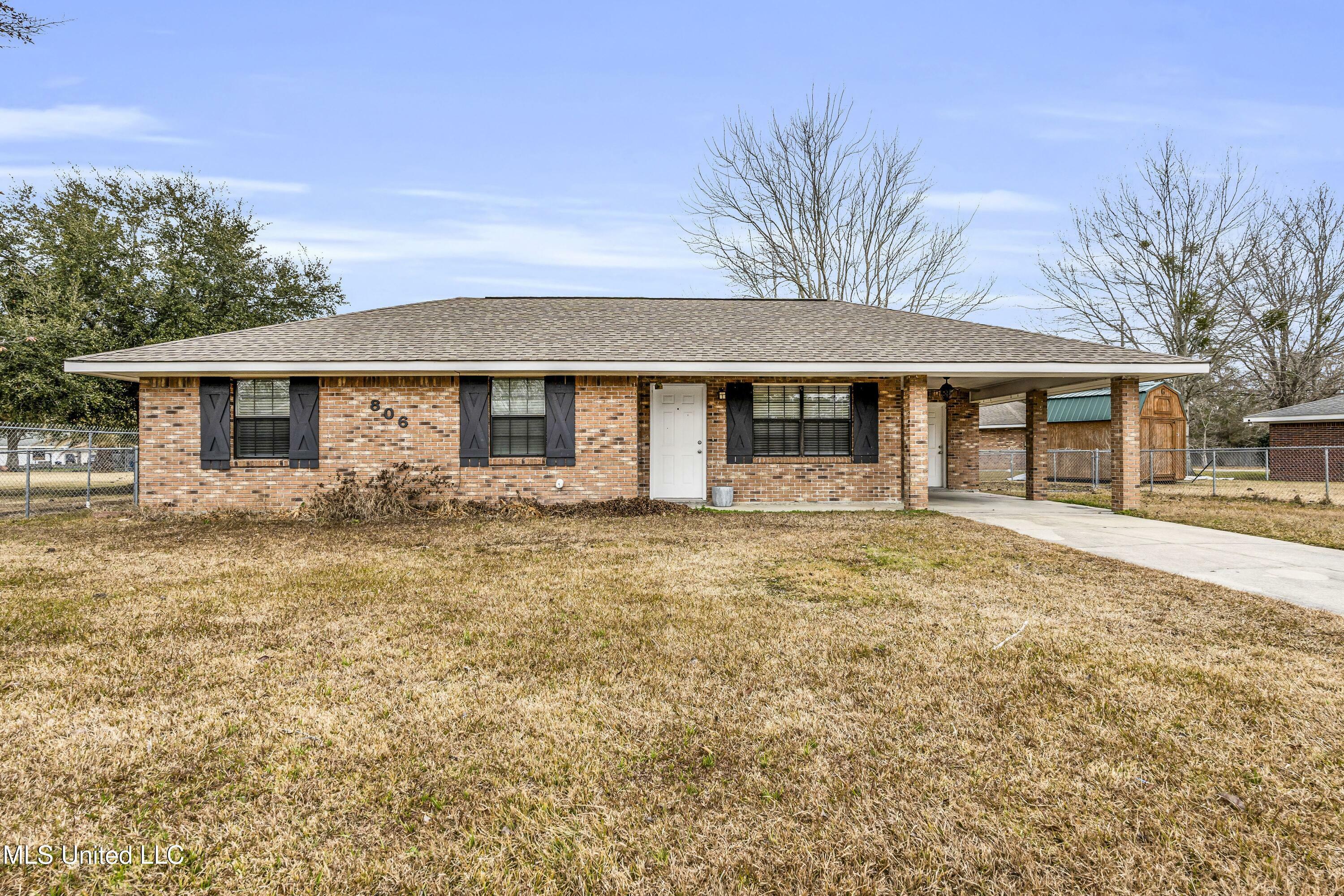 Property Photo:  806 Willow Street  MS 39576 