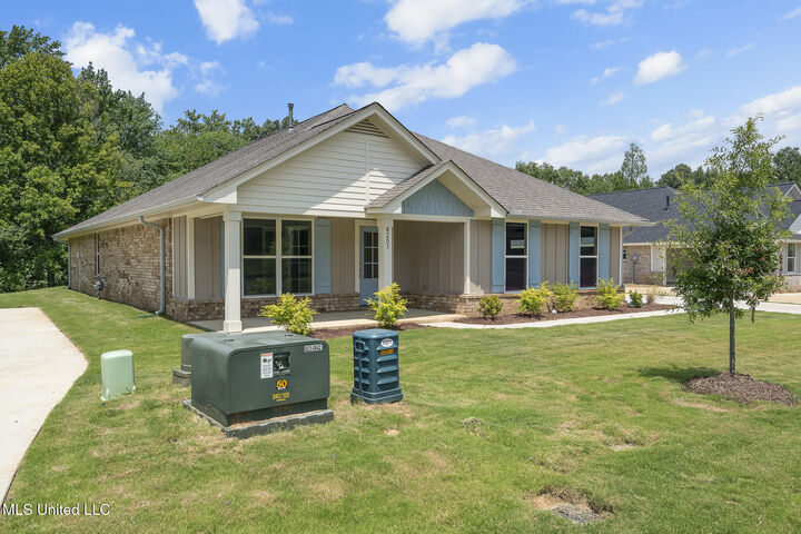 Property Photo: 4251 W Olivia Circle MS 38654