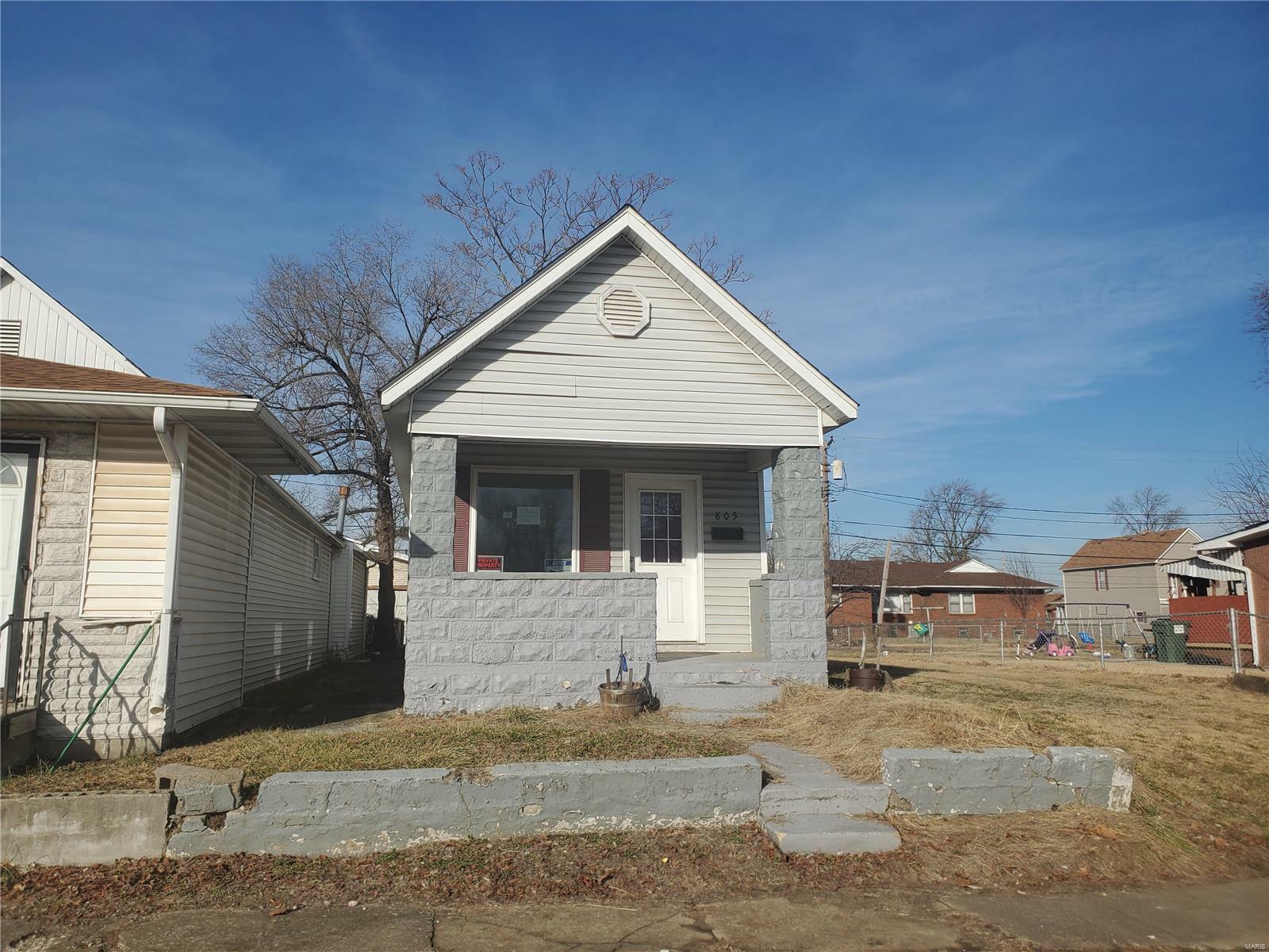 Property Photo:  805 Iowa Street  IL 62060 