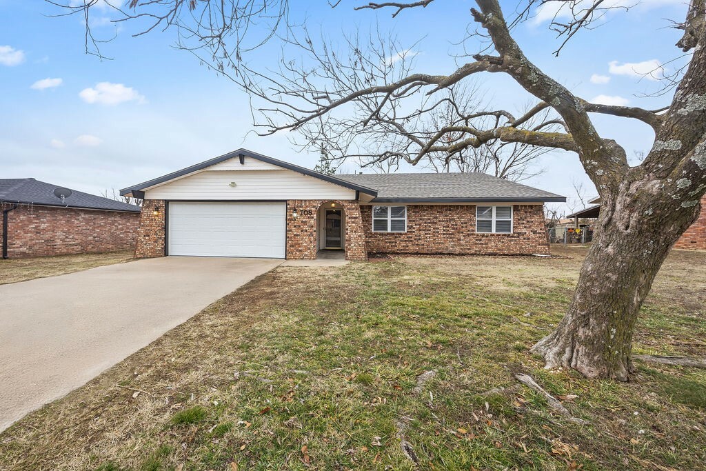 Property Photo:  708 S 19th Street  AR 72758 